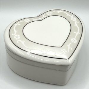 Wedgwood Icing Bone China White Heart Shaped Jewelry Trinket Box with Lid
